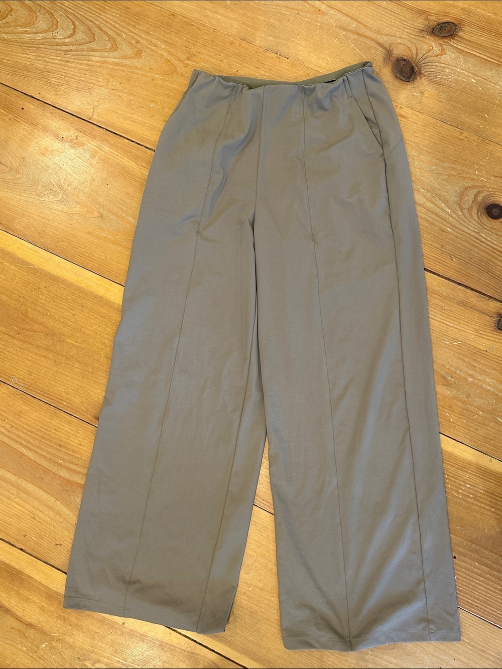 Old Navy Neutral Athleisure style Wide-Leg Pants in Taupe